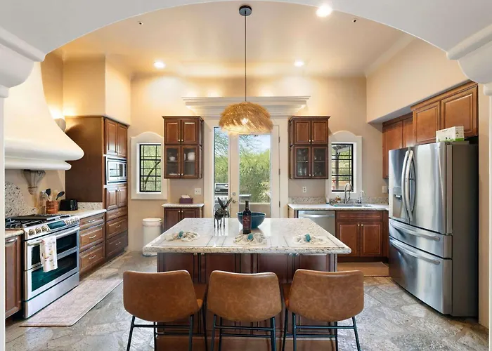 Luxury Estate With Pool Sport Court & Mtn Views