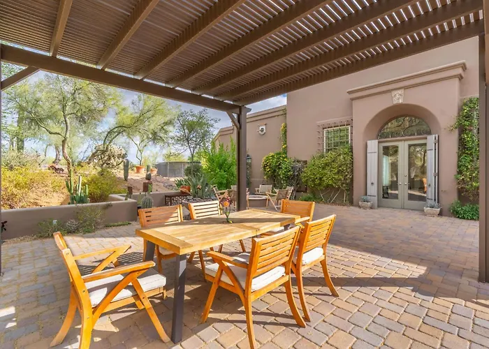 Luxury Estate With Pool Sport Court & Mtn Views