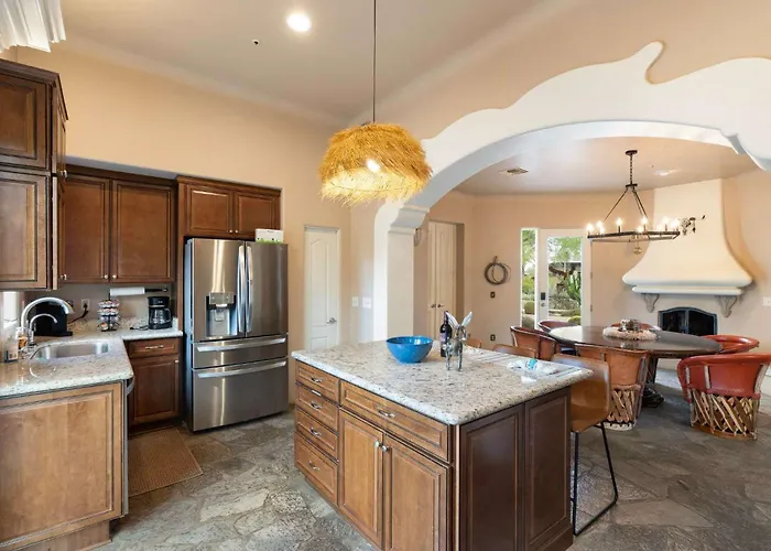 Dom wakacyjny Luxury Estate With Pool Sport Court & Mtn Views Cave Creek